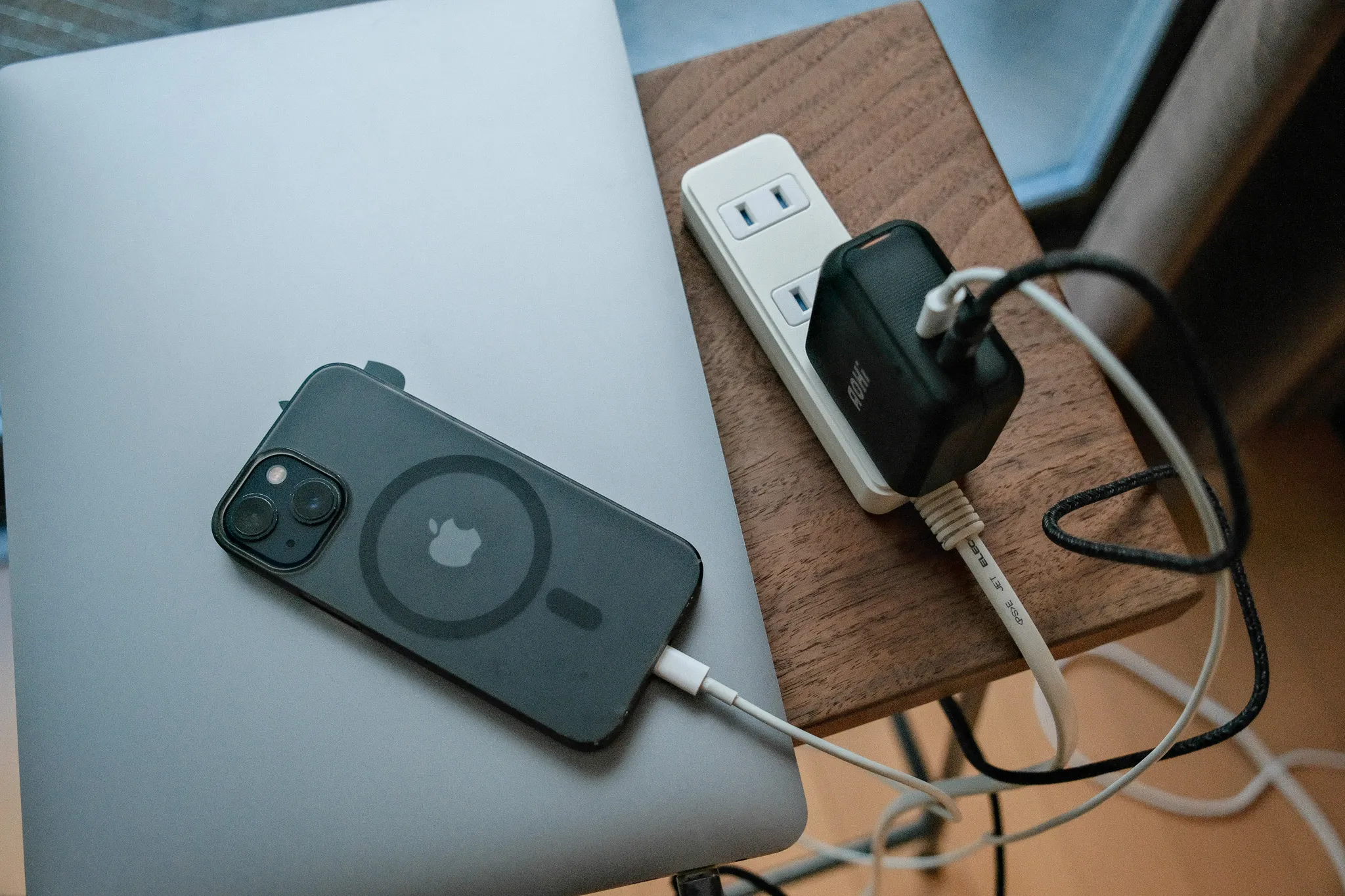 Review Bộ sạc GaN 100W Aohi Magcube | iAohi.VN Phân Phối Chính Hãng